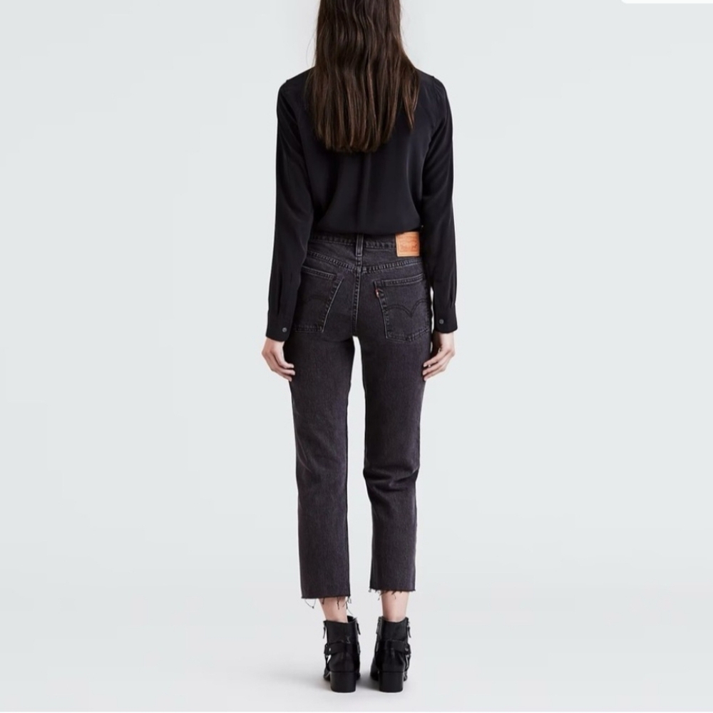 Levi’s Premium Wedgie Fit Straight women’s Jeans Washed Black Raw‎ Hem Size 32